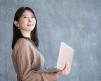 20代未経験からITエンジニアへ転職できる？なるための方法や役立つ資格も