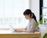 フリーランスのPHPエンジニアの年収は？収入の増やし方や案件獲得方法も紹介