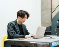 ネットワークエンジニアがフリーランスになるには？年収や案件獲得のコツも