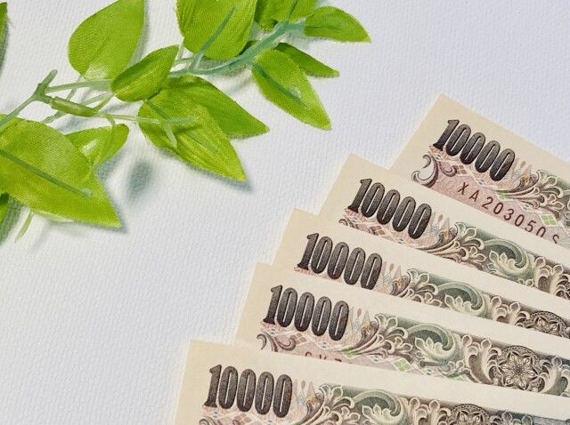 並べられた5枚の１万円札
