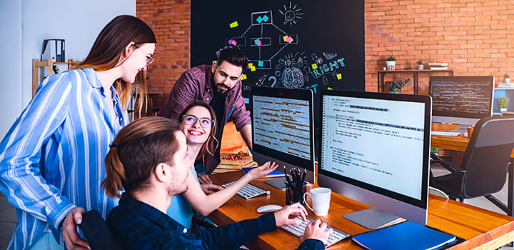 プログラマーとは｜仕事内容・種類・年収・資格など基本情報を紹介